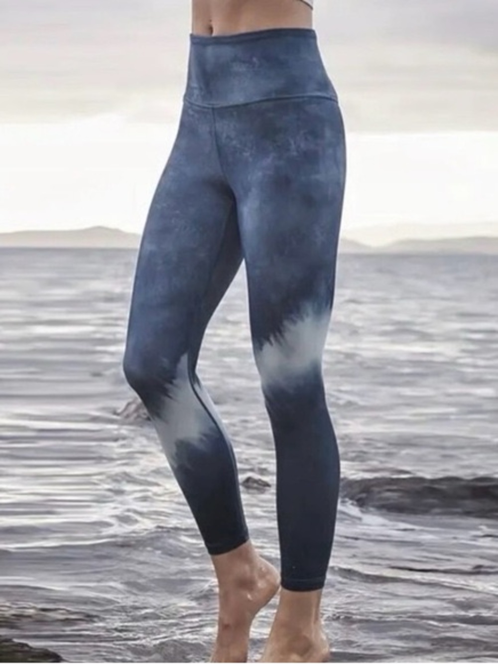Athleta Elation Water Clor 7/8 Tights- Small